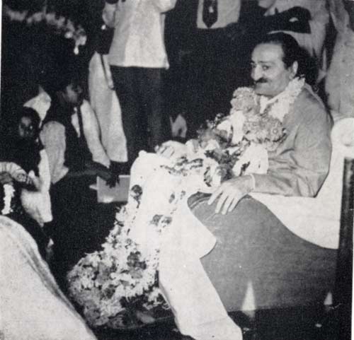 photo Baba Darshan at Poona 1956