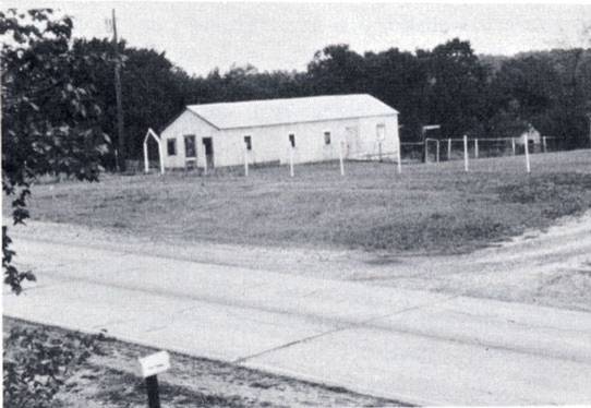 ... in front of Farmer Moucka's home, Meeker, Rt. 2, Oklahoma, about 10:00 A.M., May 24, 1952