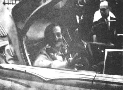 photo of Baba in car leaving Idlewild airport july 20, 1956