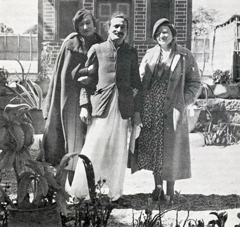 Norina Matchabelli, Baba,  Elizabeth Patterson, Meherabad, 1938